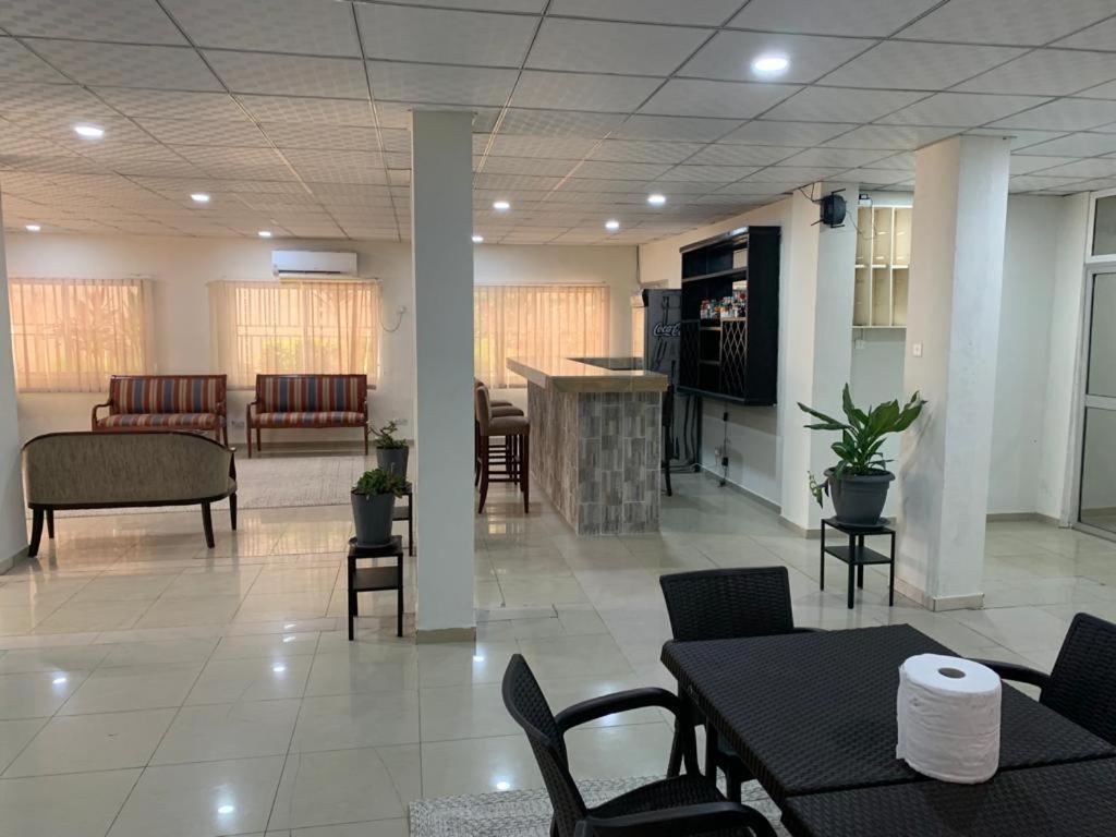 Sky Inn Hotel Freetown Eksteriør bilde