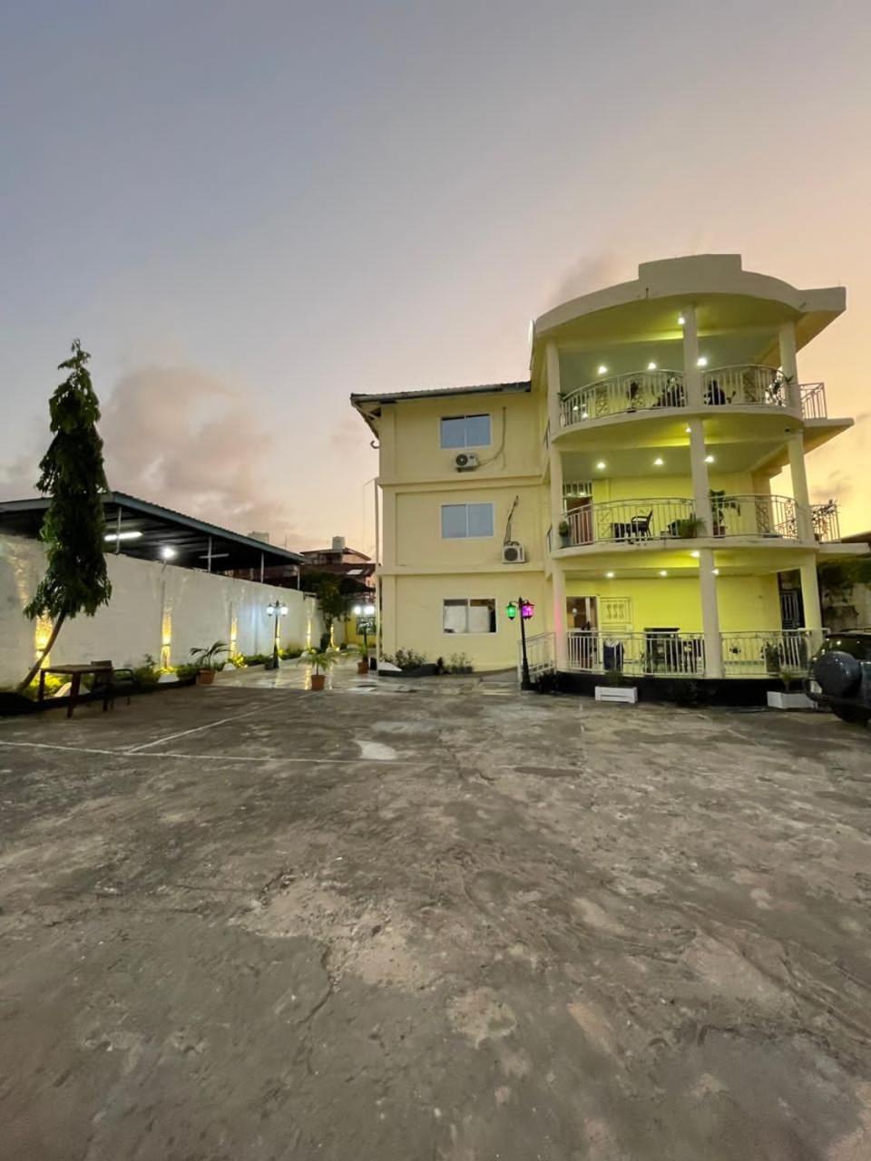 Sky Inn Hotel Freetown Eksteriør bilde