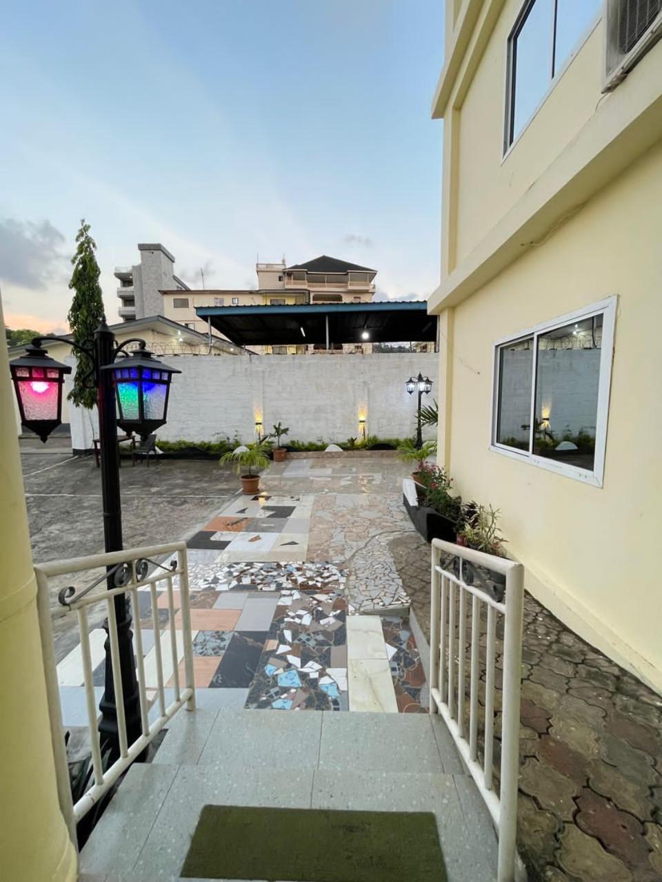 Sky Inn Hotel Freetown Eksteriør bilde